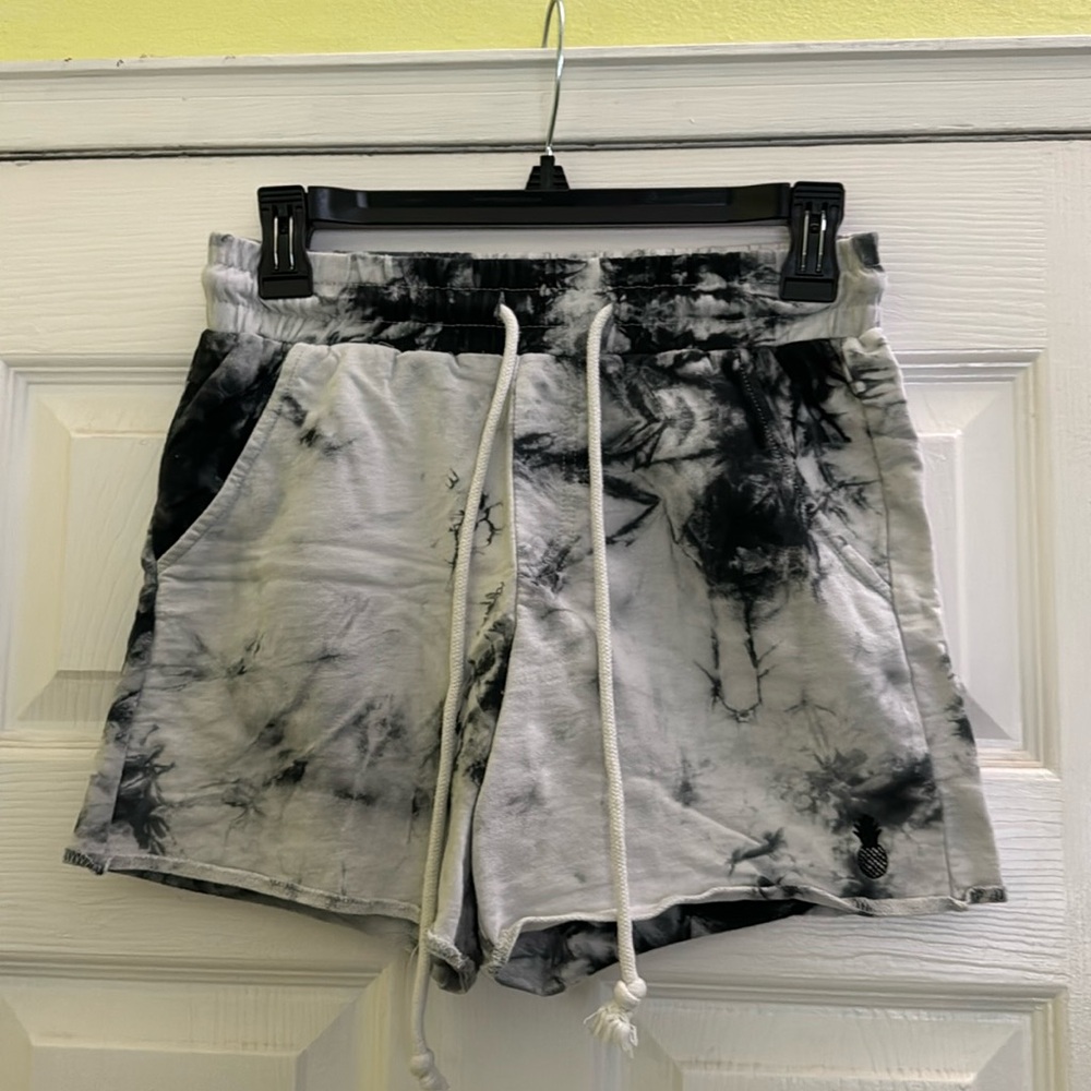 MEN’s JJ Malibu 4” short in size SMALL (28-30)